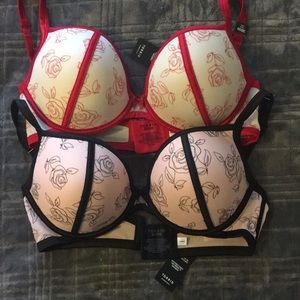 🌹2 NWT EMBROIDERED PUSH-UP PLUNGE BRAS!
